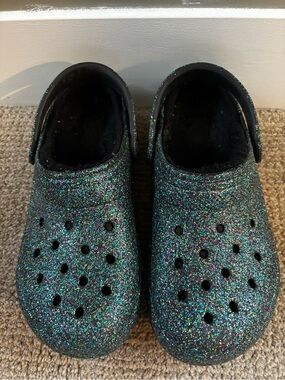 Crocs Classic Lined Glitter Clogs Dark Green Sherpa Fur W8 M6